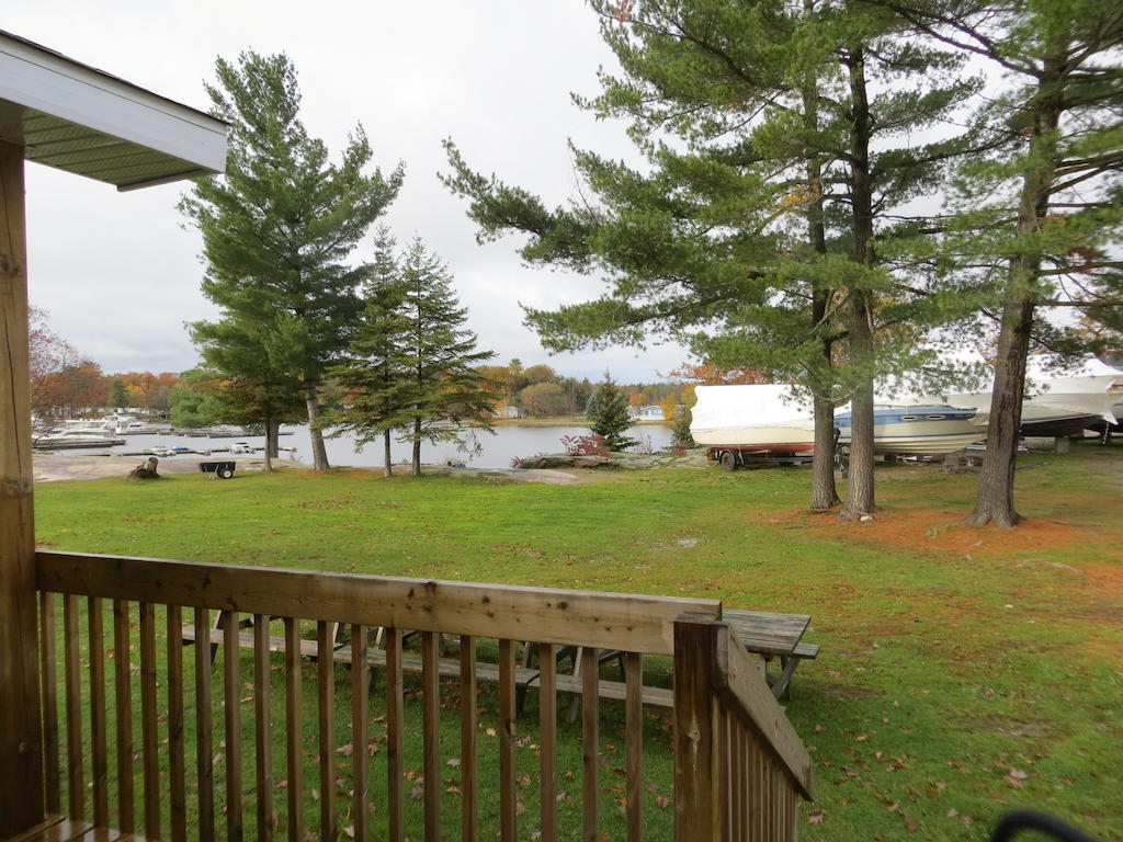 Halls Cottages Honey Harbor Quarto foto