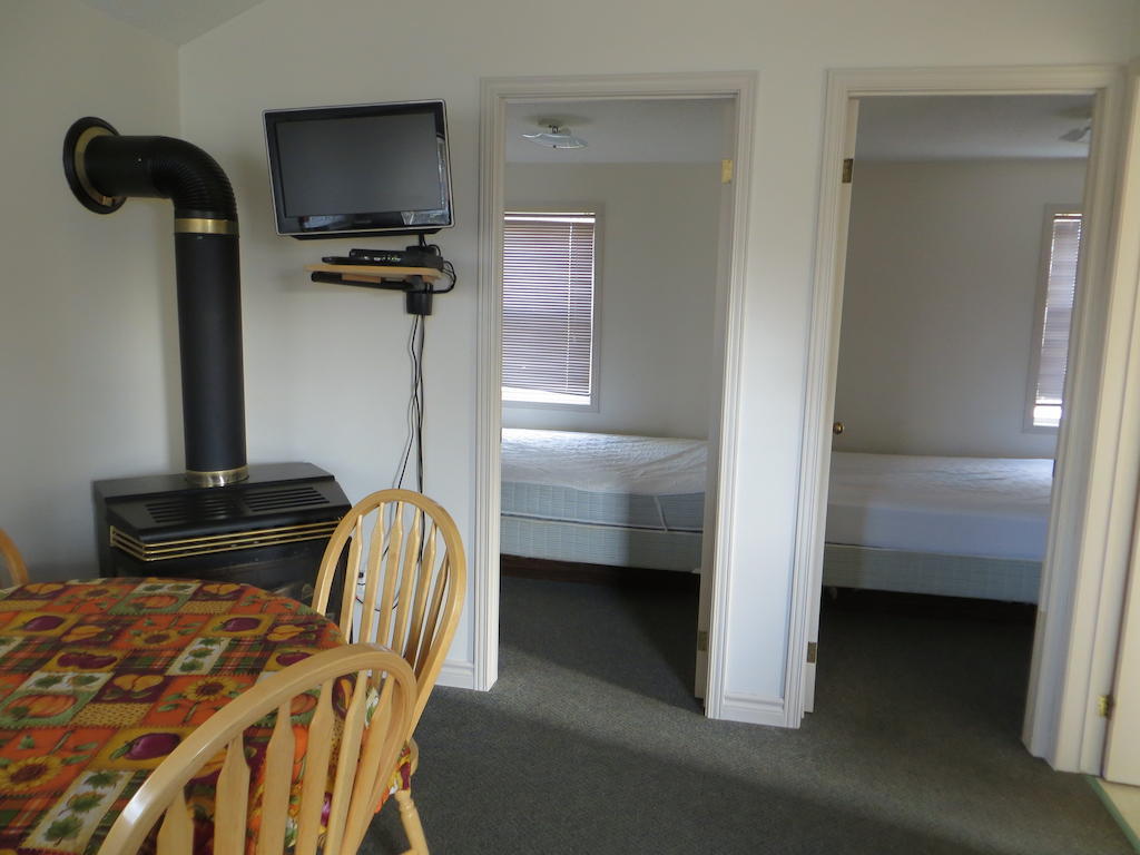 Halls Cottages Honey Harbor Quarto foto